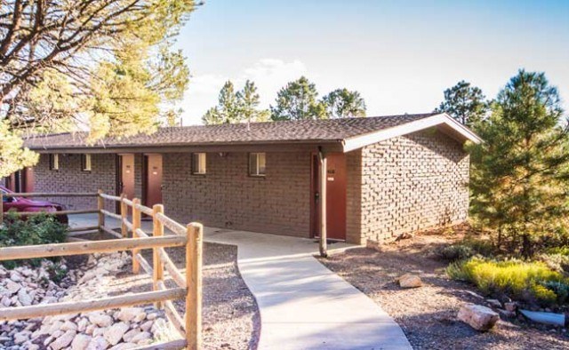 Best Grand Canyon Hotels South - Yavapai Lodge 640x394