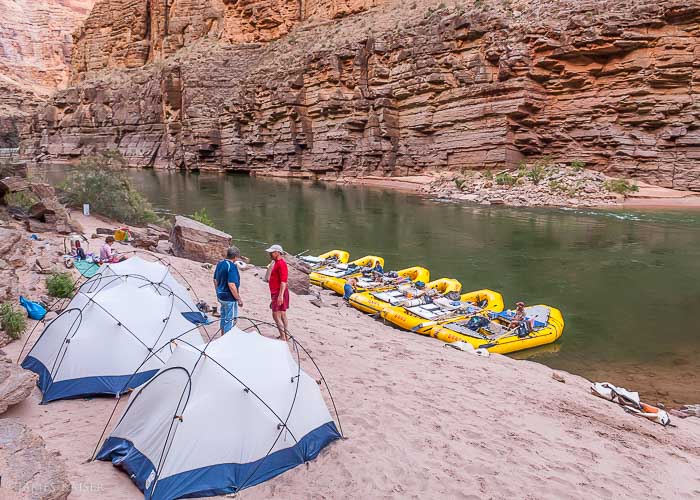 Gran Cañón, Camping en el río colorado